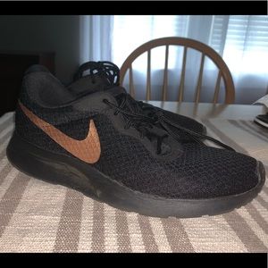 Nike Black/Rose Gold Tanjun sneakers